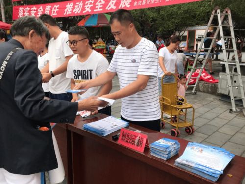 美团月付实体店套出来可靠吗安全吗,美团月付实体店套现，可靠性与安全性分析